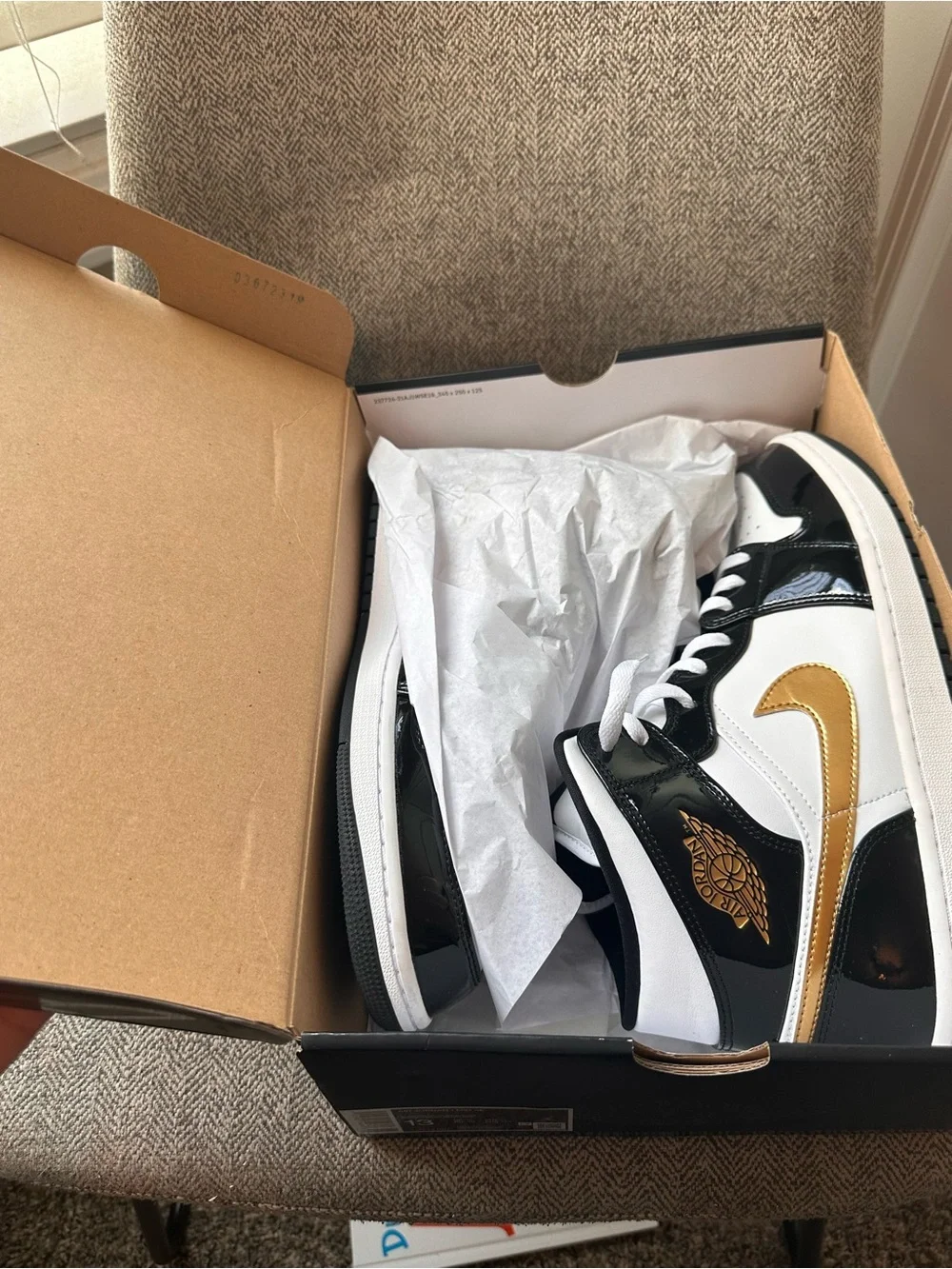 Jordan Air Jordan 1 Mid SE Black with Metallic Gold 13M
